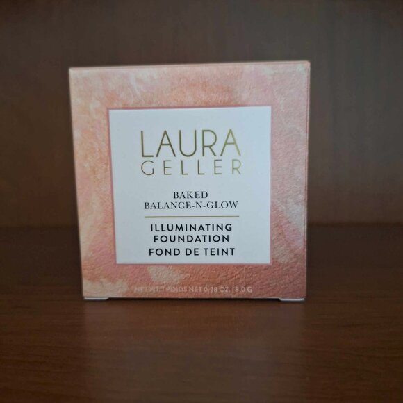 Laura Geller Illuminating Foundation, Baked Balance n Glow in Porcelain - Picture 4 of 6